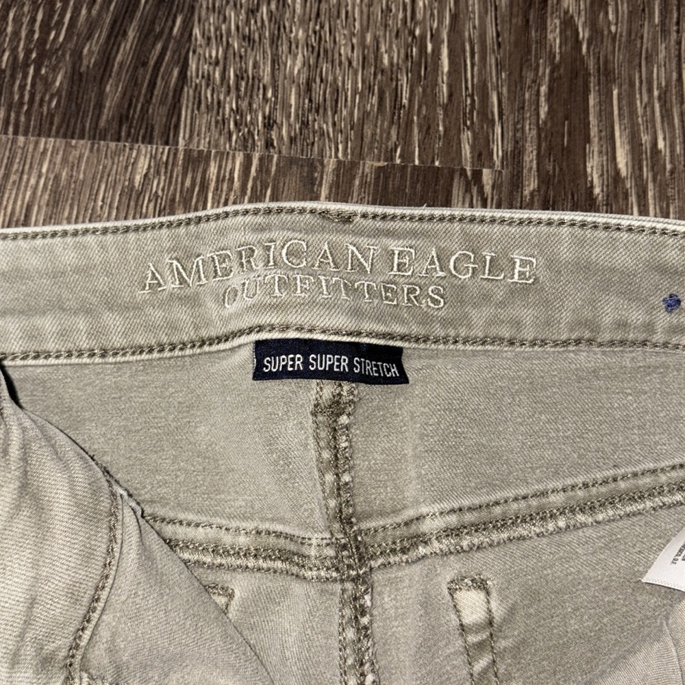 American Eagle Outfitters Women's Olive Shorts high rise super stretch shorts - Picture 4 of 5